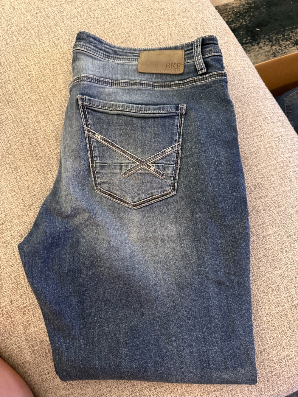 BKE Men’s Blue Faded Relaxed Jeans